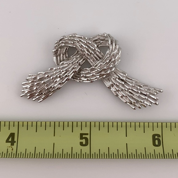 CROWN TRIFARI Christmas Bow Ribbon Broach Pin 2" Silver tone Textured Knot VTG - Picture 8 of 8